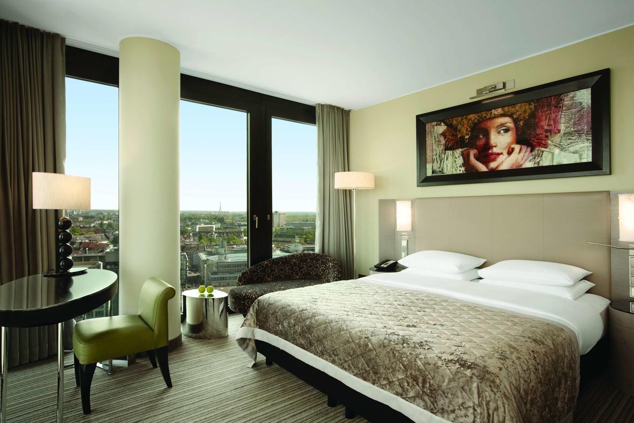 Chambre Lit King-Size Deluxe - Vue sur Port - Accès Club
